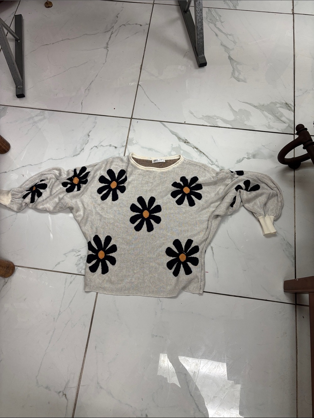 Cream Floral Puff-Sleeve Sweater with Black Daisy Motifs- P2P:19, L22
